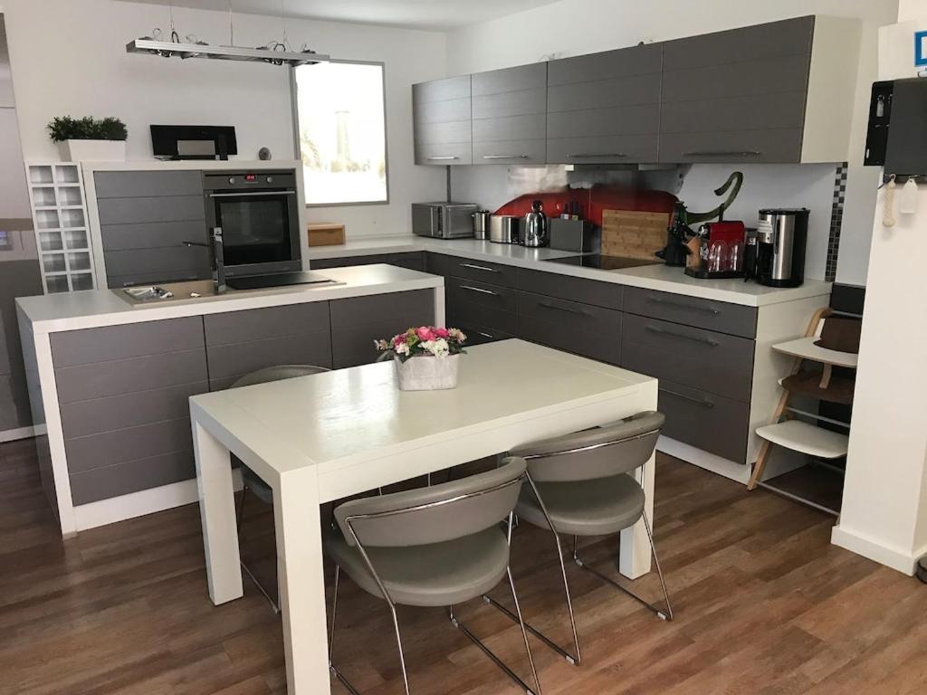 Exclusive Fewo In Warnemuende, 150M To The Beach, 2 Bathrooms, 2 Bedrooms, Sauna, Wifi And Much More. ロストック エクステリア 写真