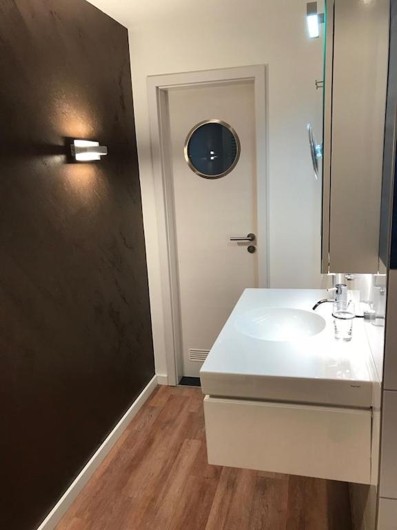 Exclusive Fewo In Warnemuende, 150M To The Beach, 2 Bathrooms, 2 Bedrooms, Sauna, Wifi And Much More. ロストック エクステリア 写真