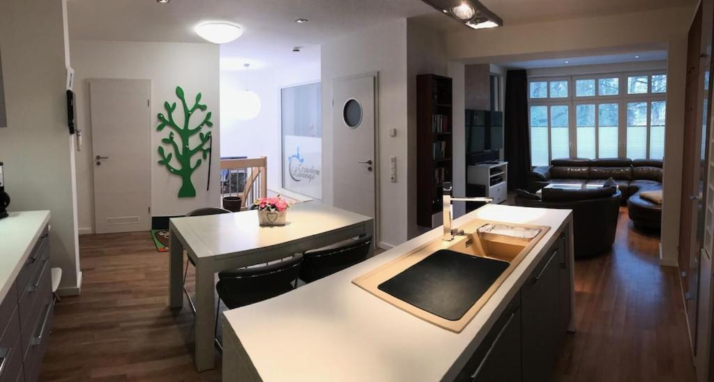 Exclusive Fewo In Warnemuende, 150M To The Beach, 2 Bathrooms, 2 Bedrooms, Sauna, Wifi And Much More. ロストック エクステリア 写真