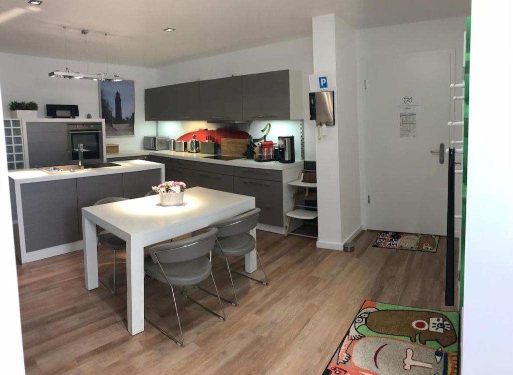 Exclusive Fewo In Warnemuende, 150M To The Beach, 2 Bathrooms, 2 Bedrooms, Sauna, Wifi And Much More. ロストック エクステリア 写真